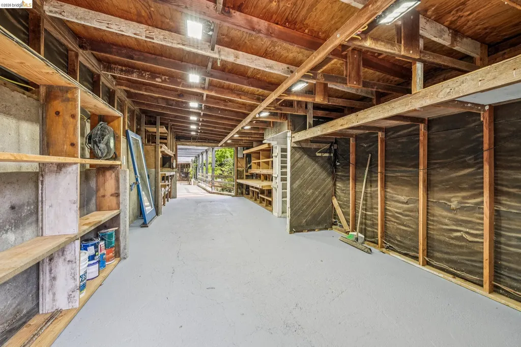 6383 Valley View Road Oakland CA 94611