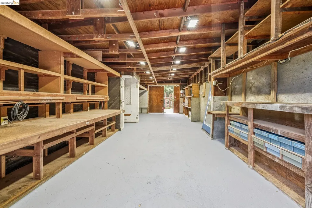 6383 Valley View Road Oakland CA 94611