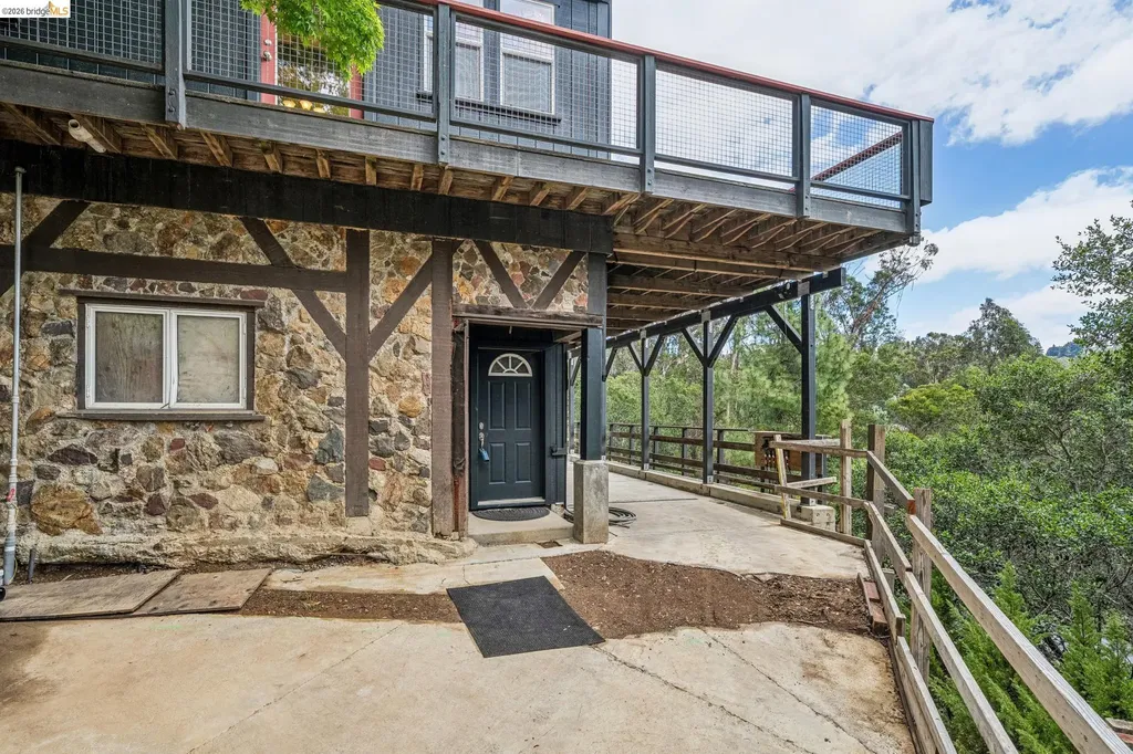 6383 Valley View Road Oakland CA 94611