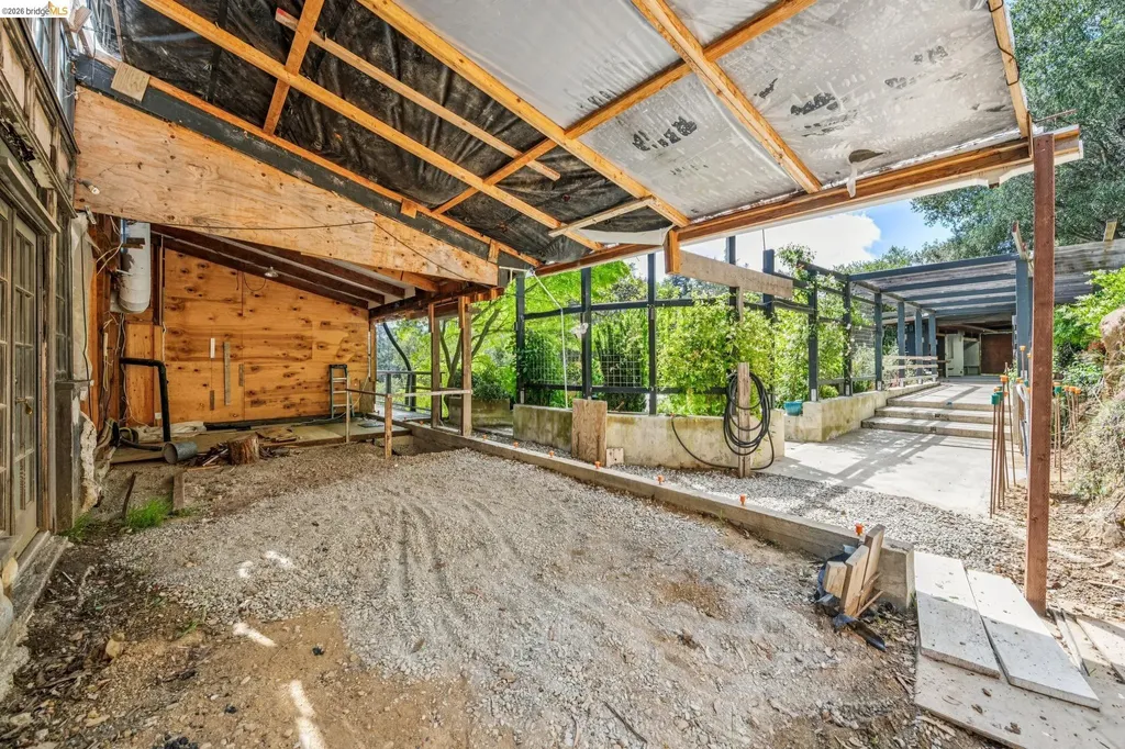 6383 Valley View Road Oakland CA 94611
