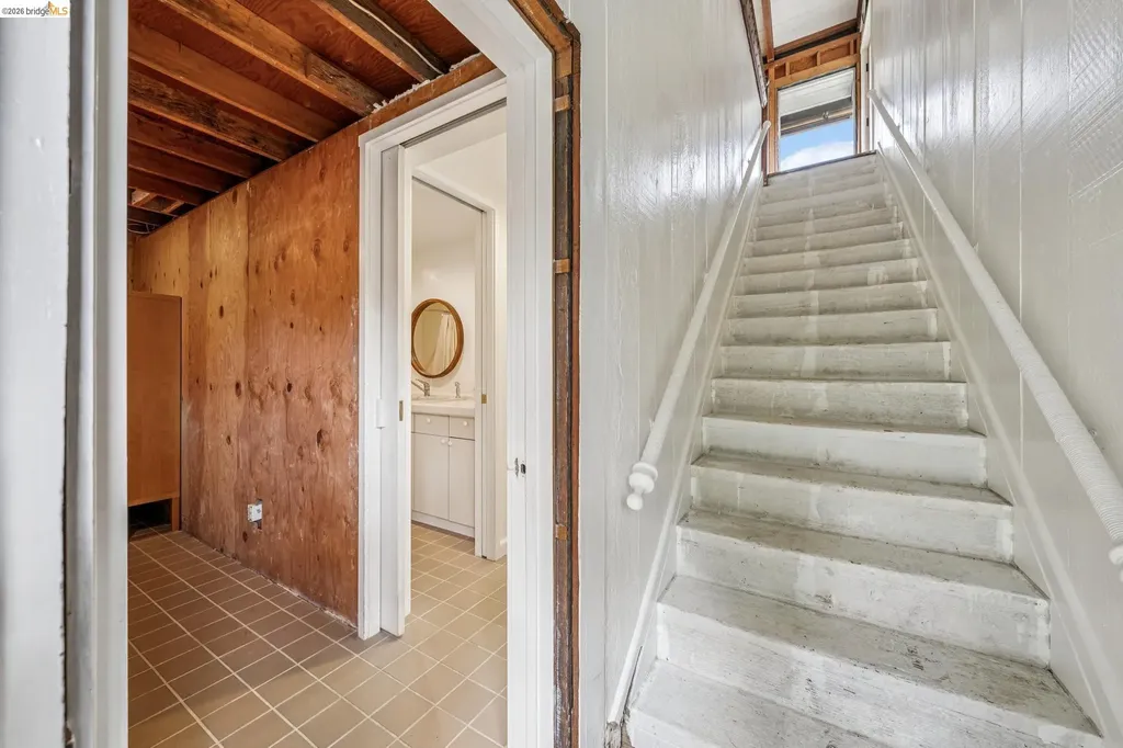 6383 Valley View Road Oakland CA 94611