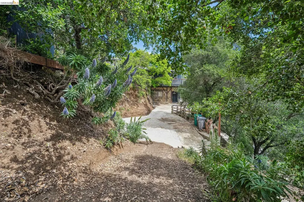 6383 Valley View Road Oakland CA 94611
