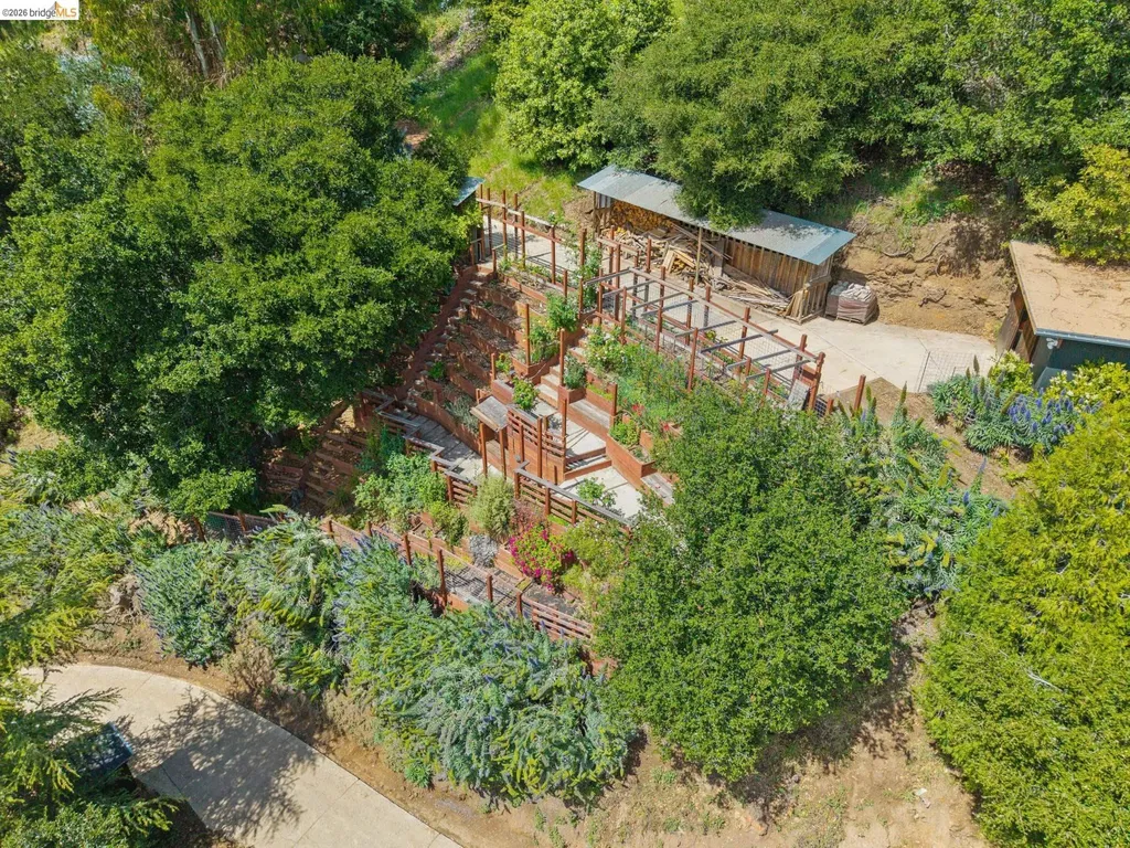 6383 Valley View Road Oakland CA 94611