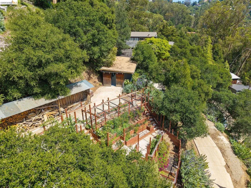 6383 Valley View Road Oakland CA 94611