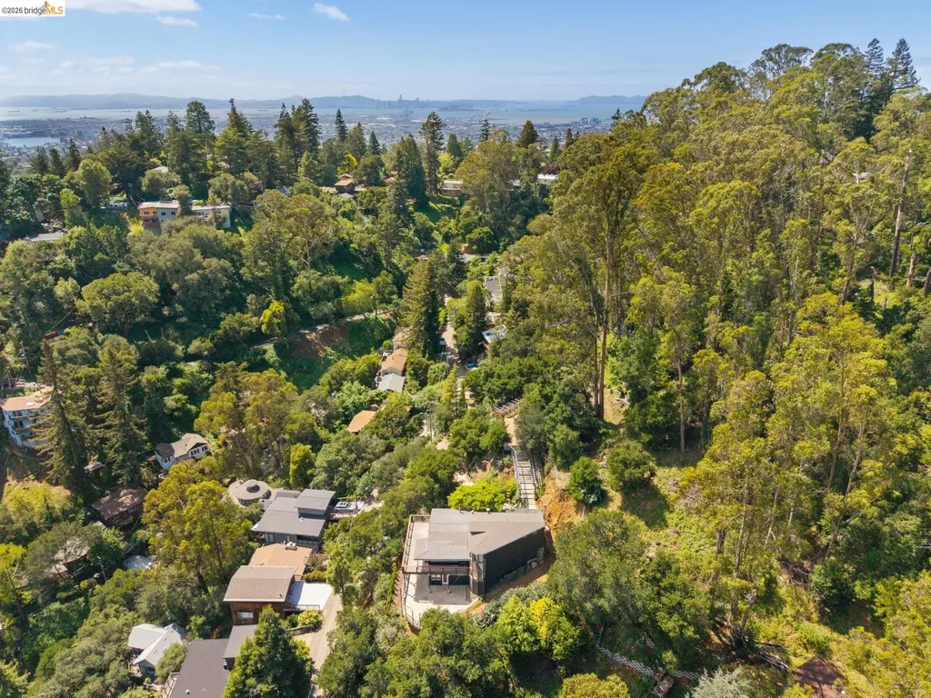 6383 Valley View Road Oakland CA 94611