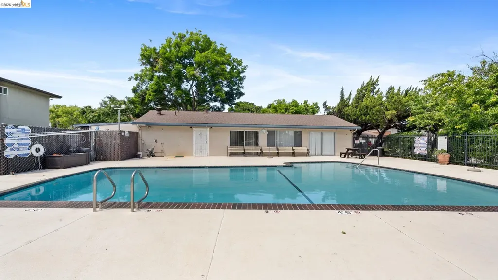 2110 Peppertree Antioch CA 94509