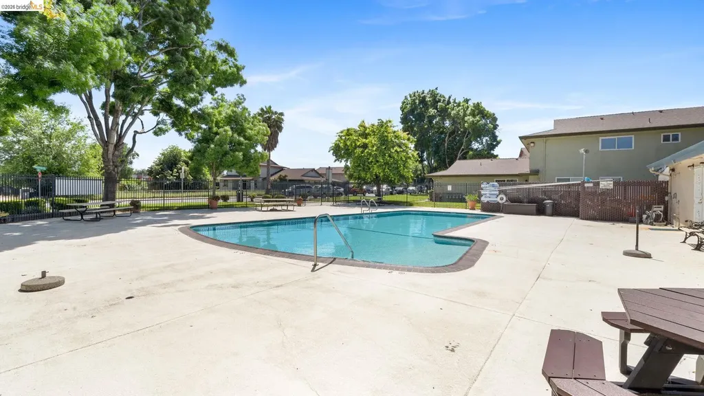 2110 Peppertree Antioch CA 94509