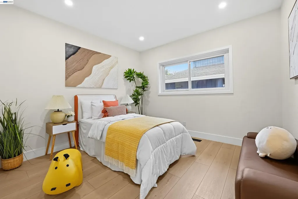 22 Garden Road Alameda CA 94502