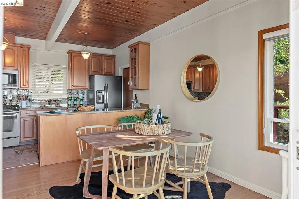 6741 Snake Road Oakland CA 94611