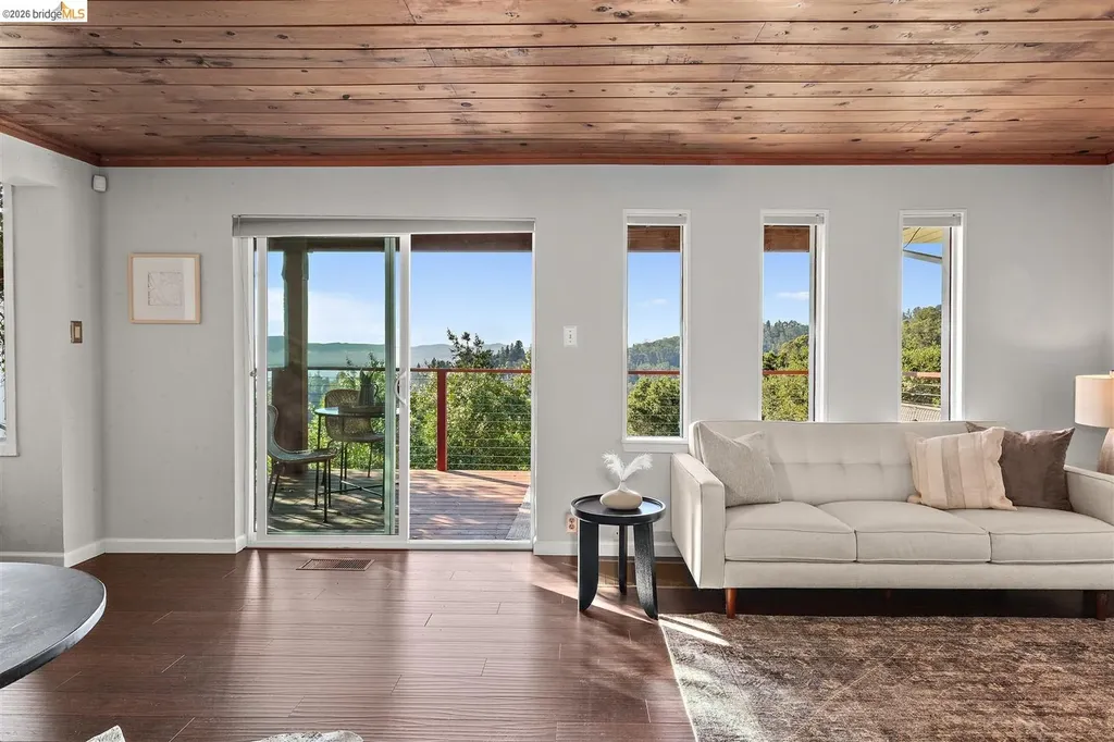 6741 Snake Road Oakland CA 94611