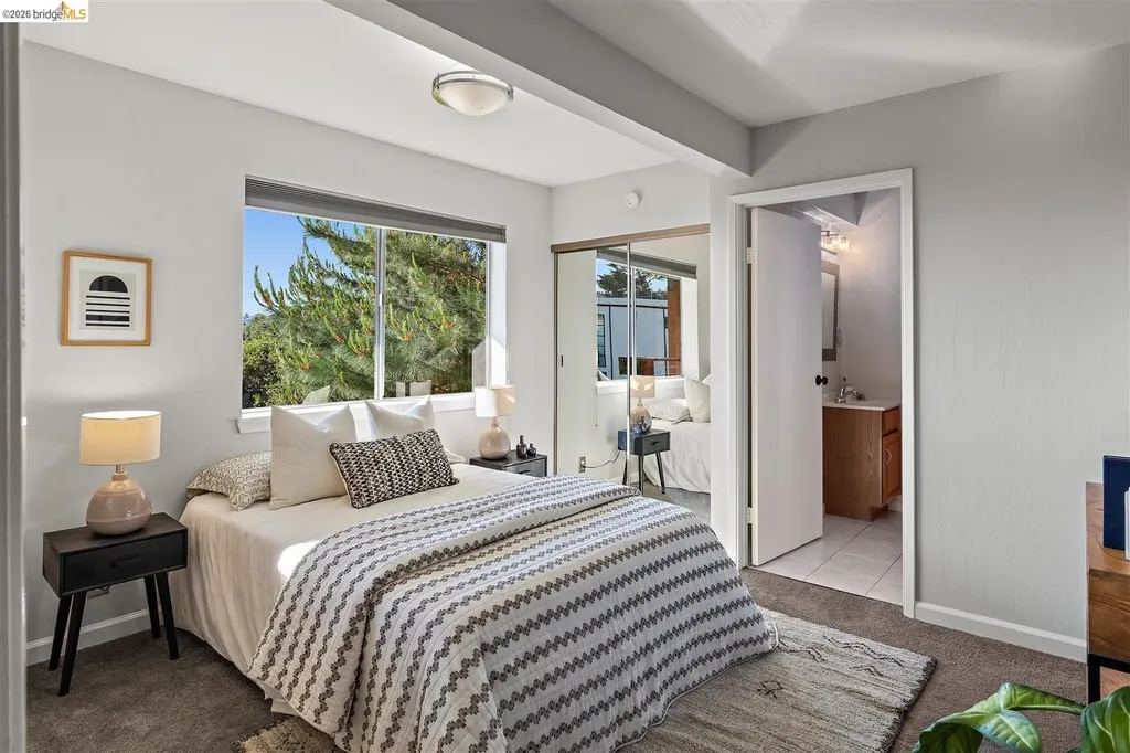 6741 Snake Road Oakland CA 94611