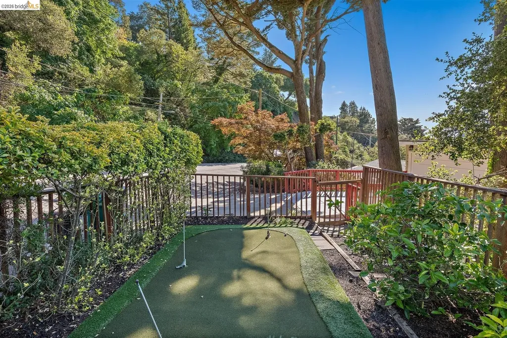 6741 Snake Road Oakland CA 94611