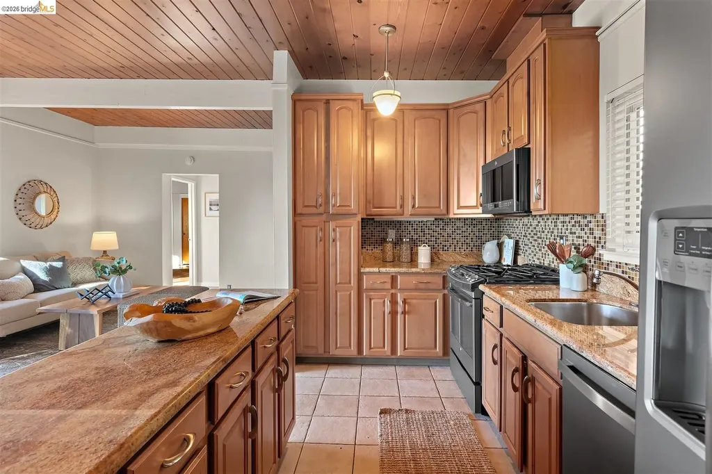 6741 Snake Road Oakland CA 94611
