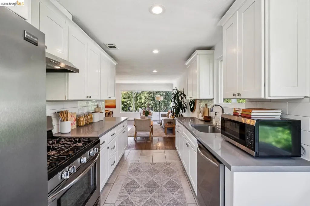 7406 Circle Hill Drive Oakland CA 94605