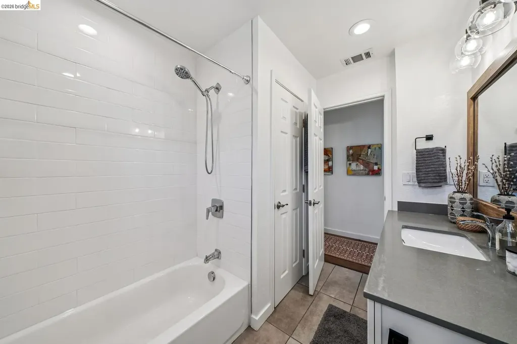 7406 Circle Hill Drive Oakland CA 94605