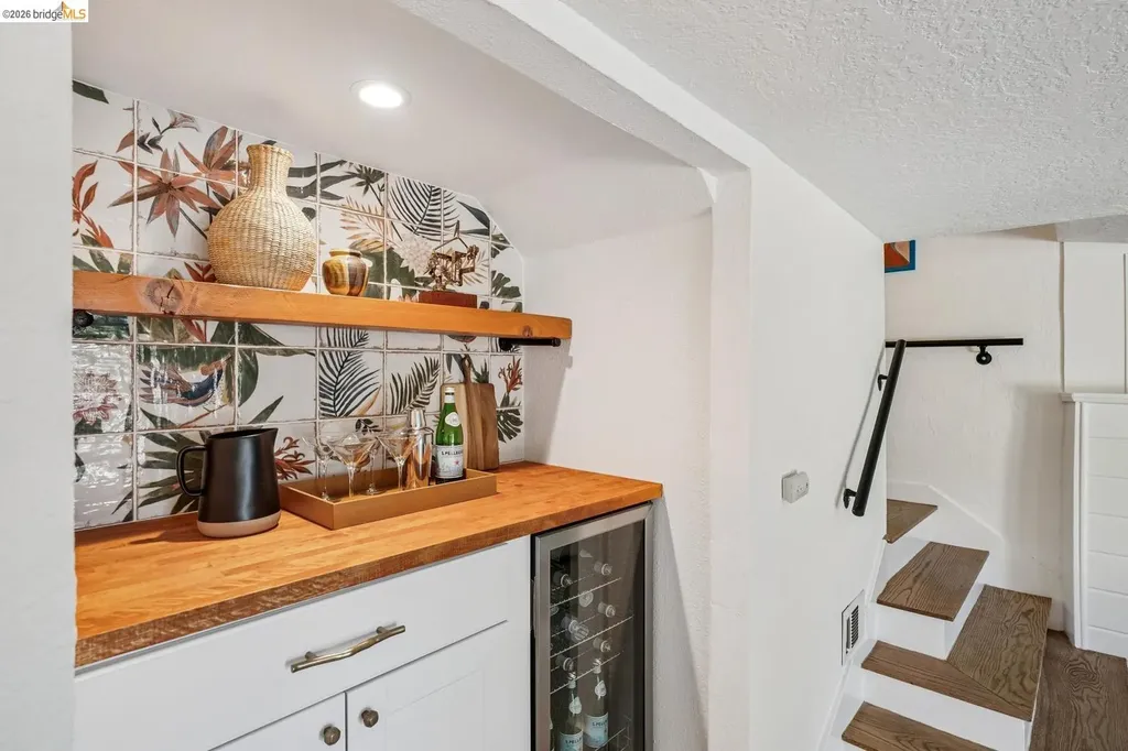7406 Circle Hill Drive Oakland CA 94605