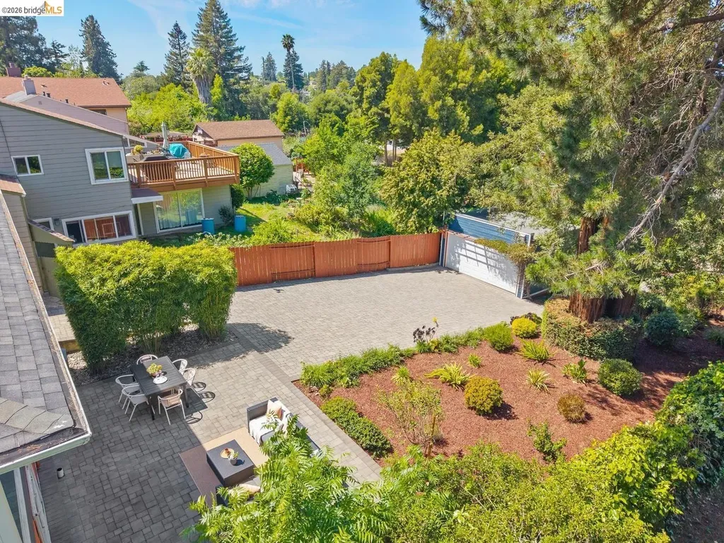 7406 Circle Hill Drive Oakland CA 94605