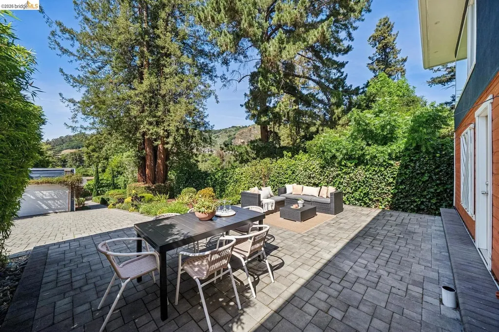 7406 Circle Hill Drive Oakland CA 94605