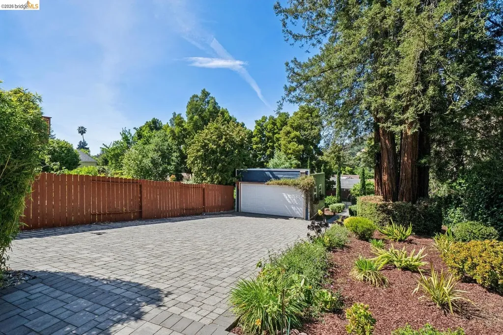 7406 Circle Hill Drive Oakland CA 94605