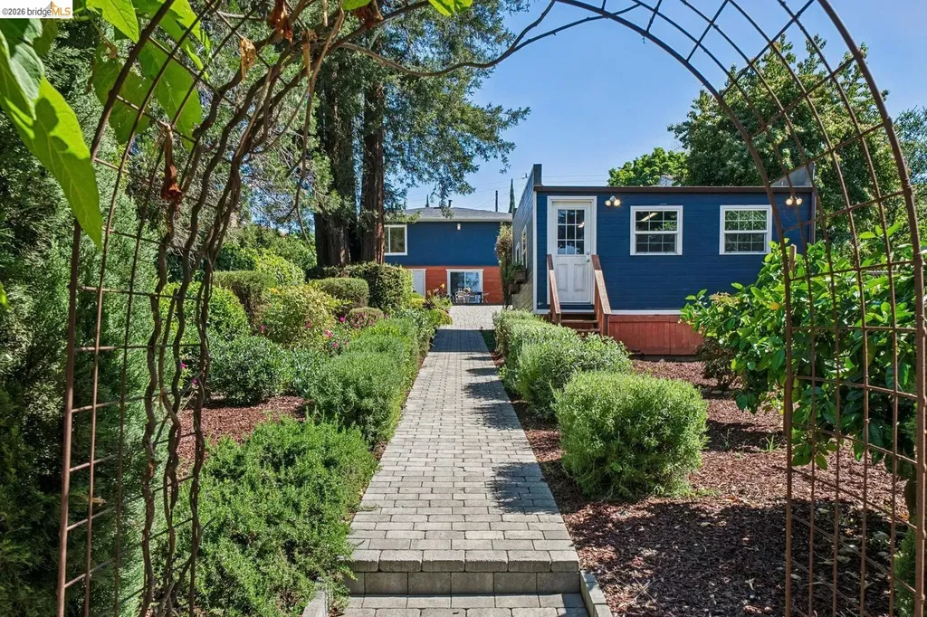 7406 Circle Hill Drive Oakland CA 94605