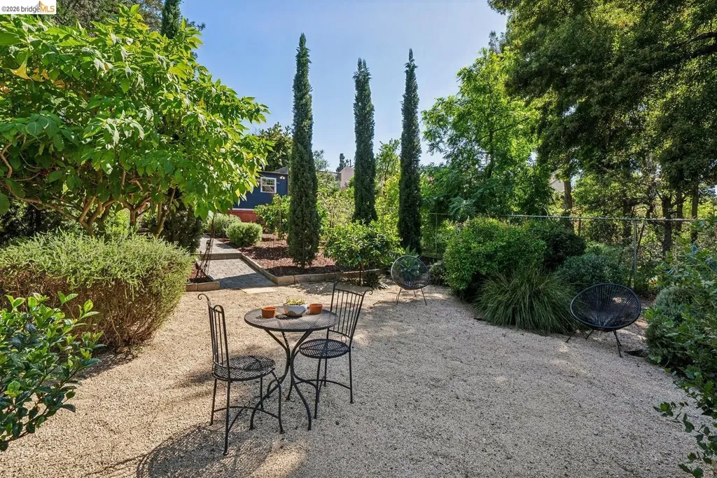 7406 Circle Hill Drive Oakland CA 94605