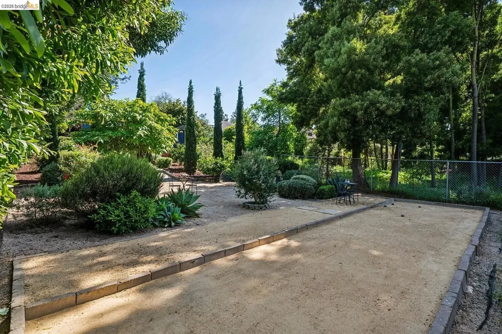 7406 Circle Hill Drive Oakland CA 94605