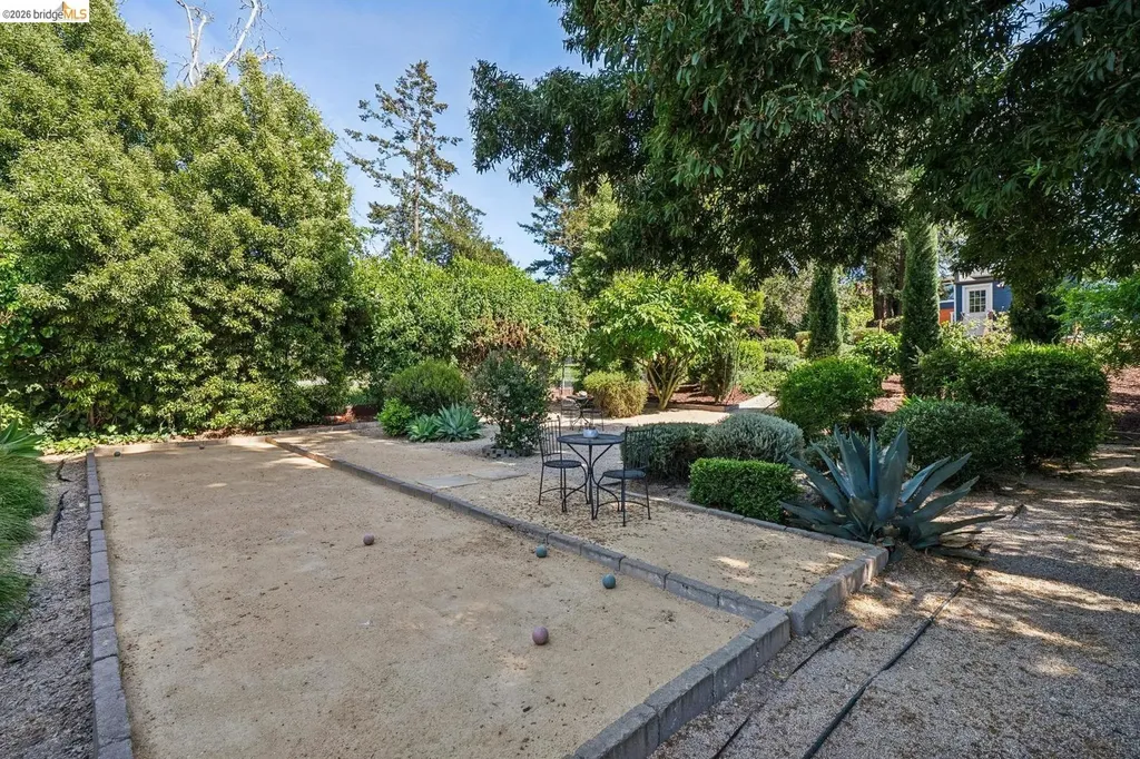 7406 Circle Hill Drive Oakland CA 94605