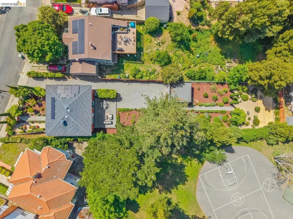 7406 Circle Hill Drive Oakland CA 94605