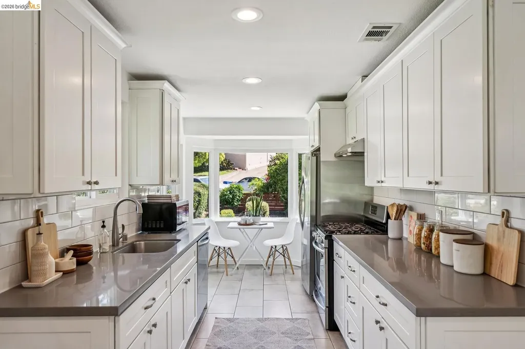 7406 Circle Hill Drive Oakland CA 94605