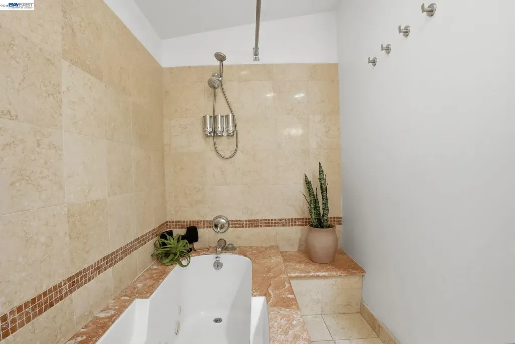 4895 Shattuck Avenue Oakland CA 94609