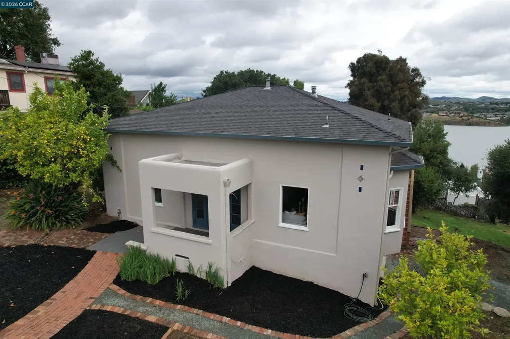 444 Edwards Street Crockett CA 94525
