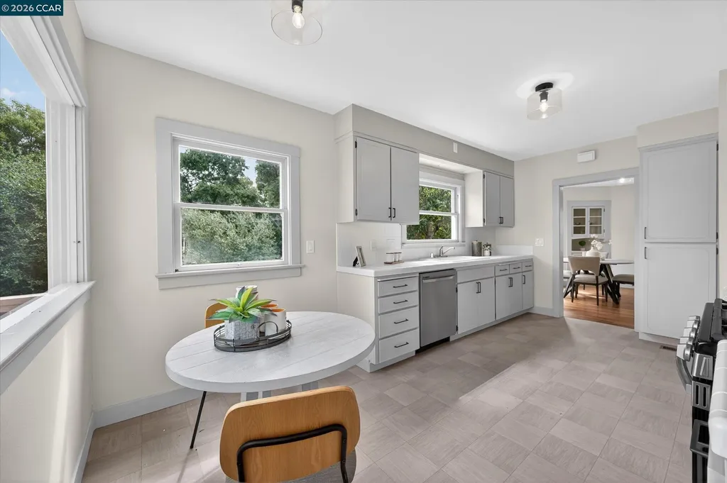444 Edwards Street Crockett CA 94525