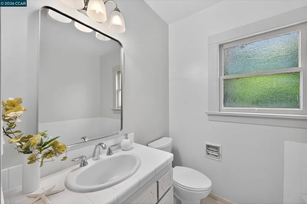 444 Edwards Street Crockett CA 94525