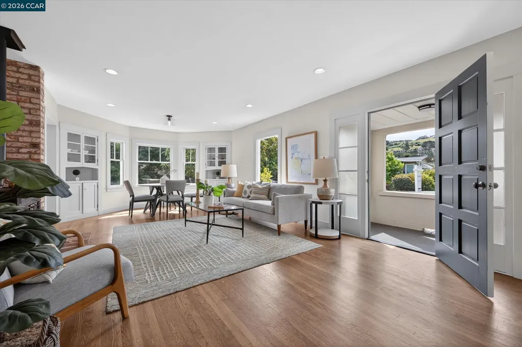 444 Edwards Street Crockett CA 94525