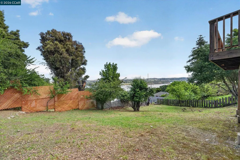 444 Edwards Street Crockett CA 94525
