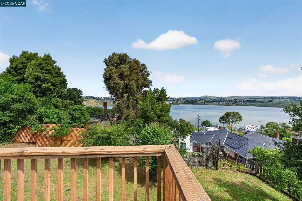 444 Edwards Street Crockett CA 94525