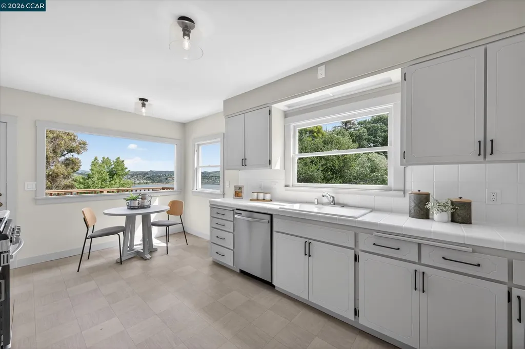 444 Edwards Street Crockett CA 94525