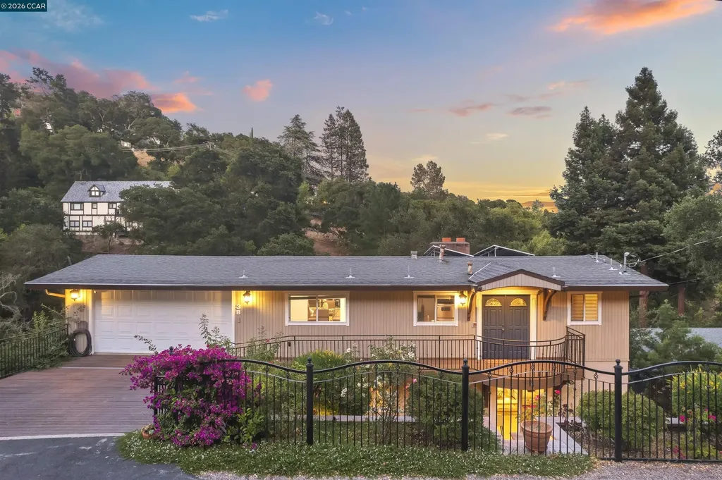 Orinda CA, 38 Saint Stephens Drive