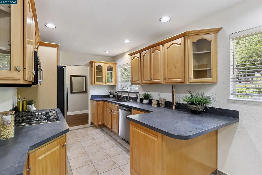 38 Saint Stephens Drive Orinda CA 94563