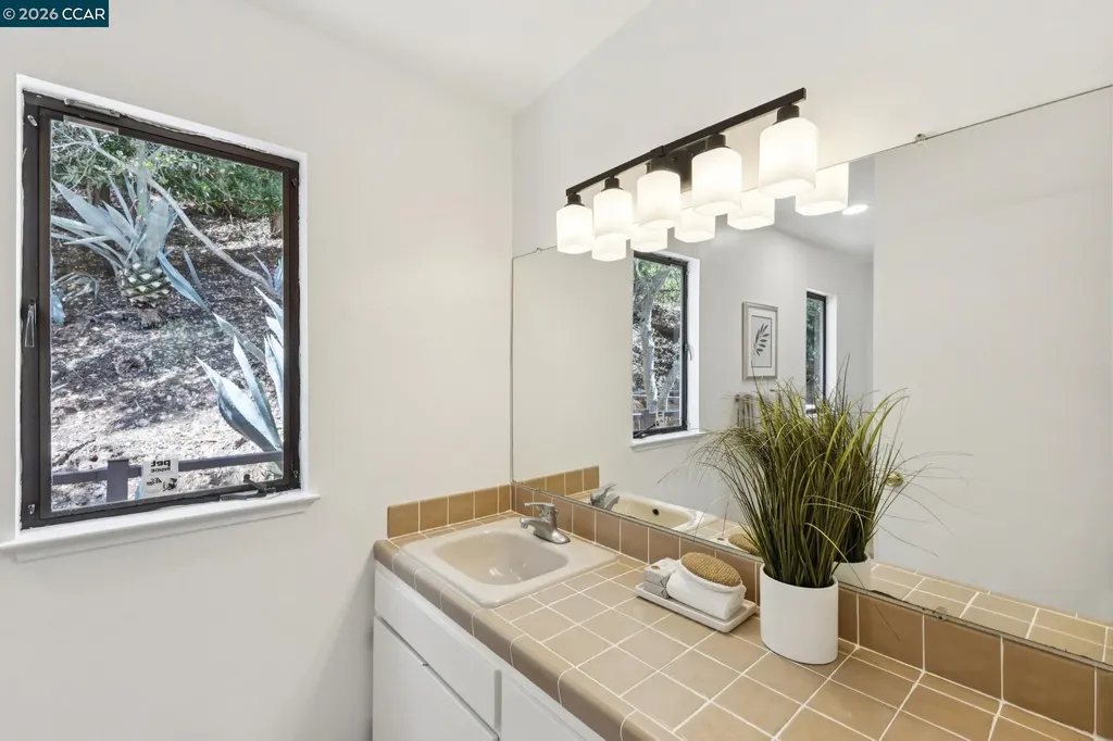 39 Saint Stephens Drive Orinda CA 94563