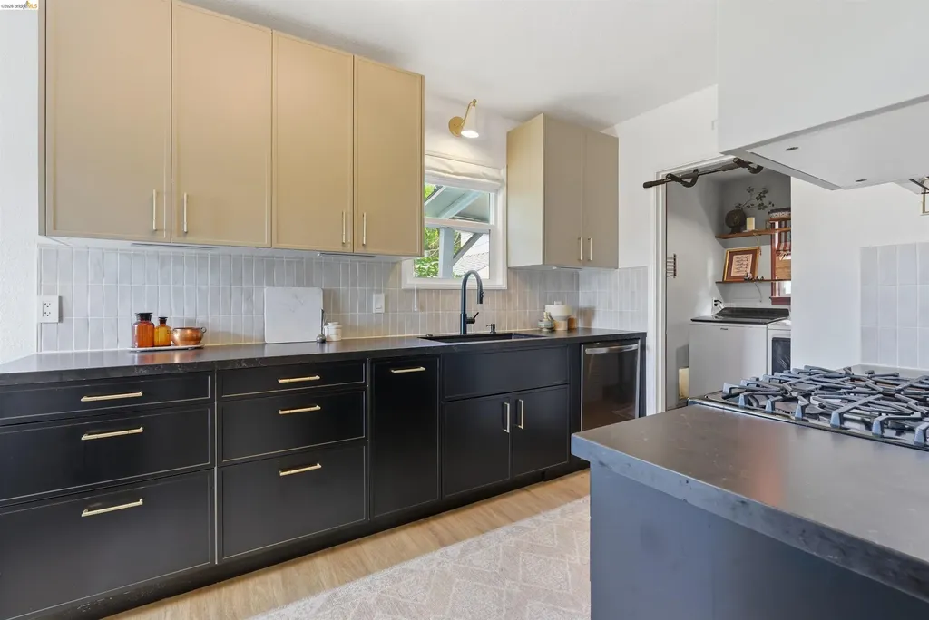 2921 Parker Avenue Oakland CA 94605