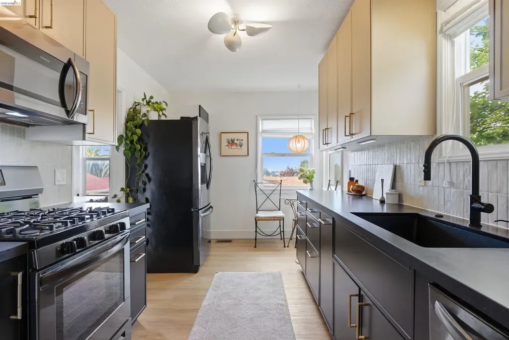 2921 Parker Avenue Oakland CA 94605