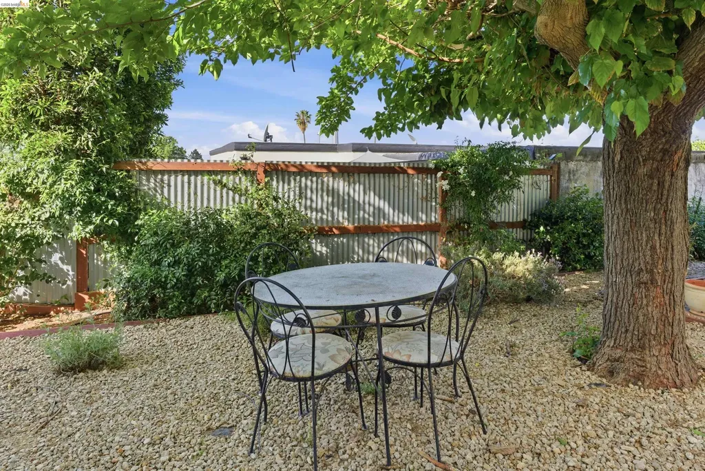 2921 Parker Avenue Oakland CA 94605