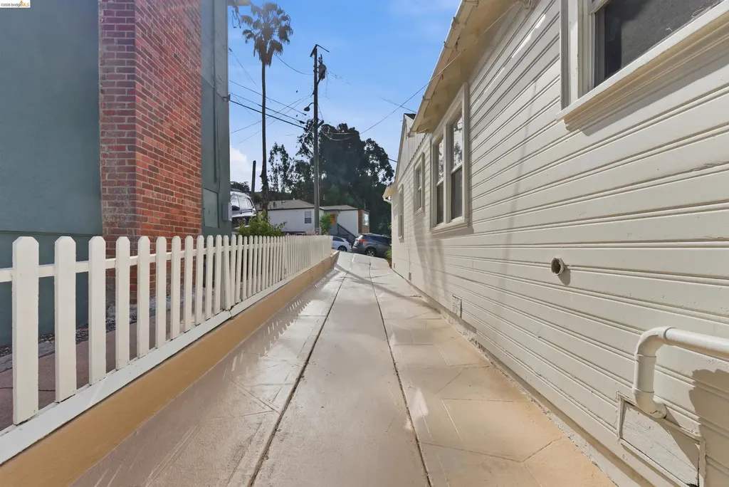 2921 Parker Avenue Oakland CA 94605