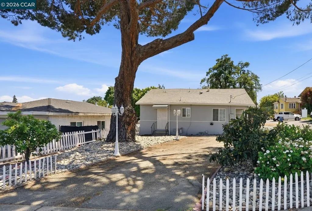1370 Vine Avenue Martinez CA 94553