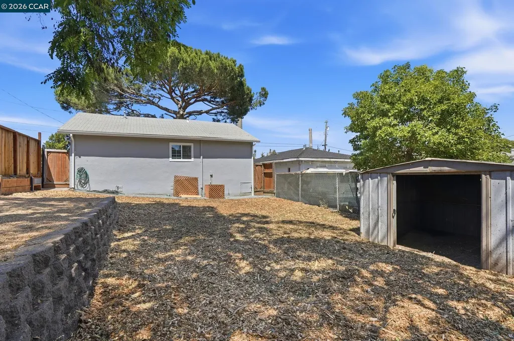 1370 Vine Avenue Martinez CA 94553