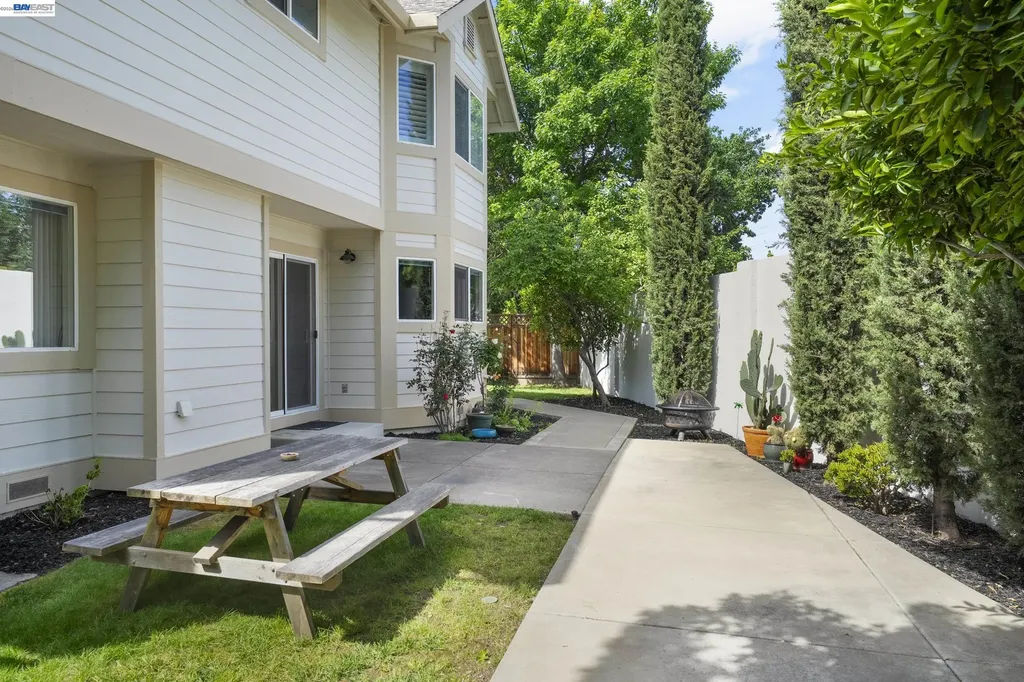 282 Del Valle Court Pleasanton CA 94566