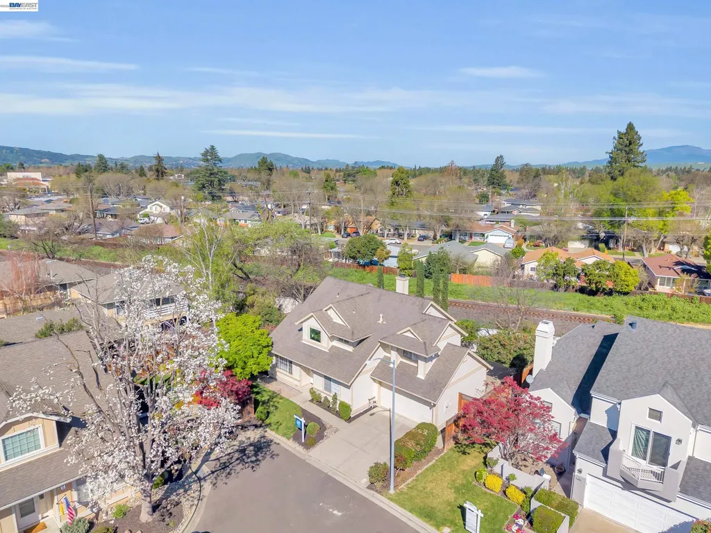 282 Del Valle Court Pleasanton CA 94566