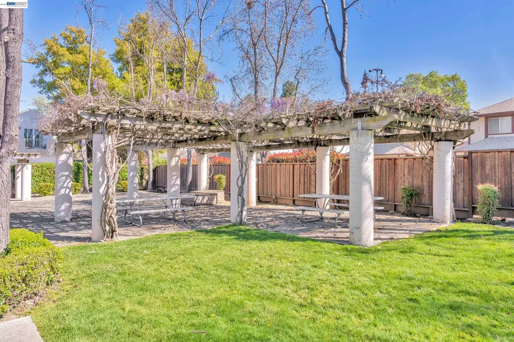 282 Del Valle Court Pleasanton CA 94566
