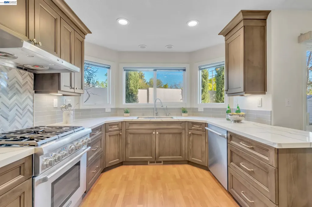 282 Del Valle Court Pleasanton CA 94566